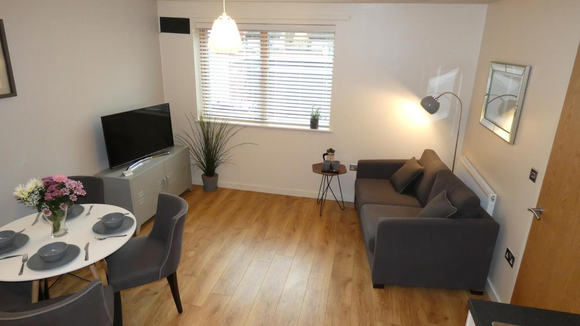 Three Bedroom Townhouse With Parking 特尔福德 客房 照片