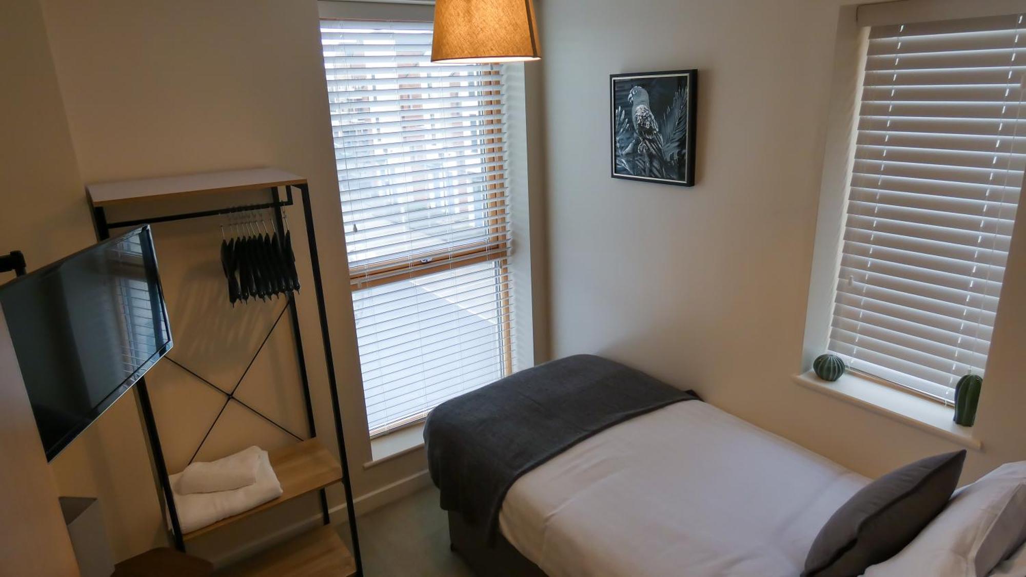Three Bedroom Townhouse With Parking 特尔福德 客房 照片