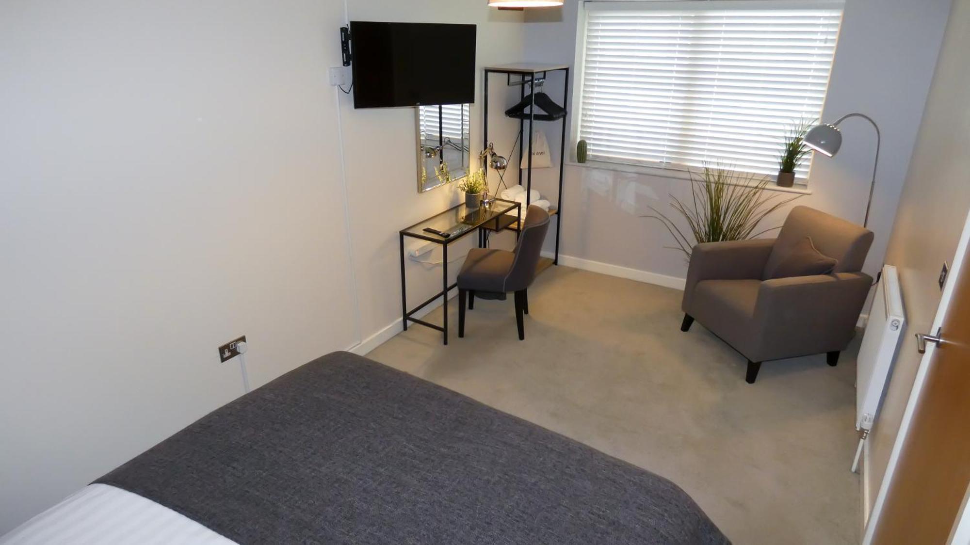 Three Bedroom Townhouse With Parking 特尔福德 客房 照片