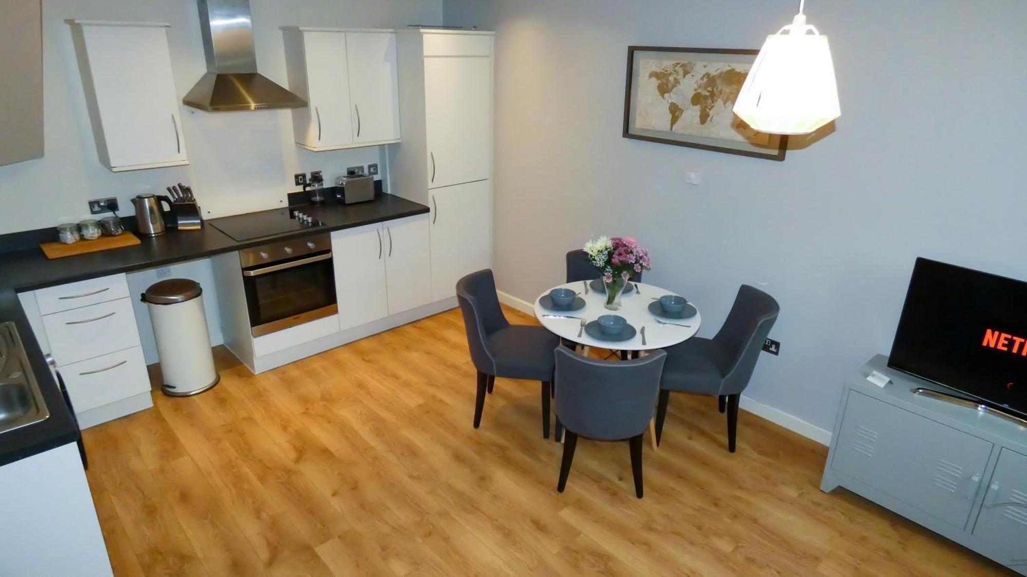 Three Bedroom Townhouse With Parking 特尔福德 客房 照片