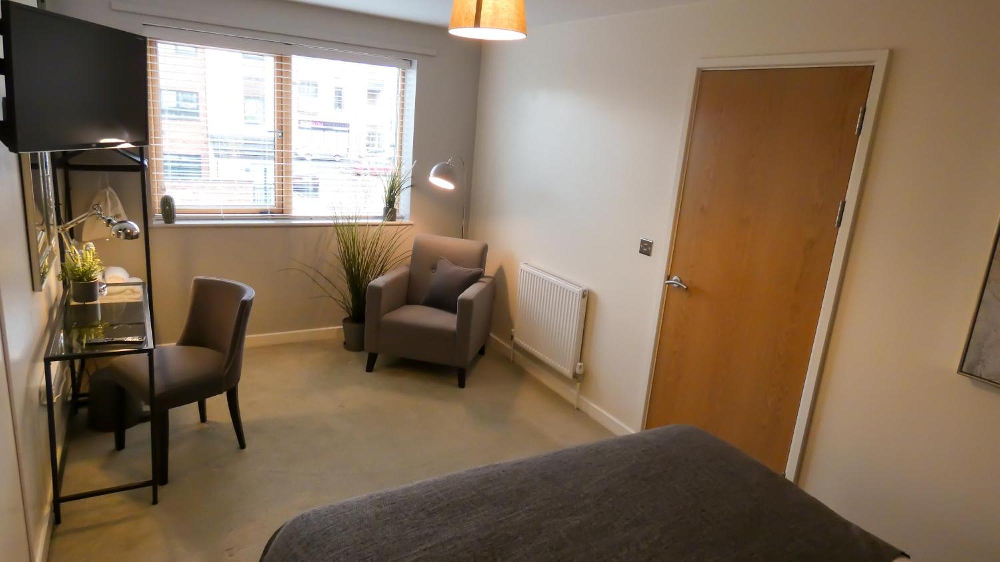 Three Bedroom Townhouse With Parking 特尔福德 客房 照片